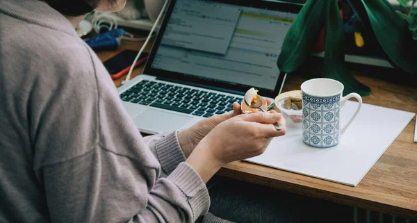 Side View Lonely Woman Working Home Eating Boiled Egg Her — Stock Photo, Image