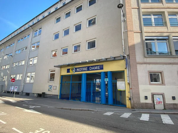 Estrasburgo Francia Febrero 2020 Calle Vacía Ciudad Francesa Con Puerta — Foto de Stock