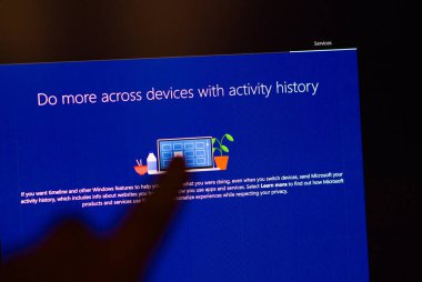 İşletim sisteminin güncellenmesi sırasında Microsoft Windows PC bilgisayarı