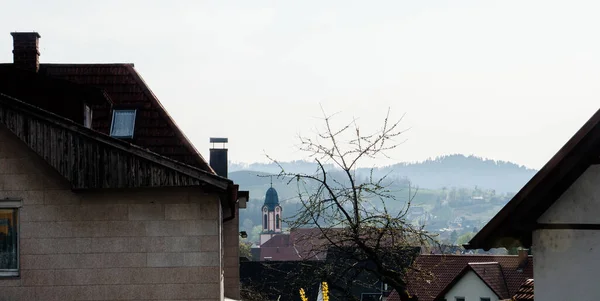 Ciudad de Alemania paisaje urbano con casas de techo iglesia y viñedo —  Fotos de Stock