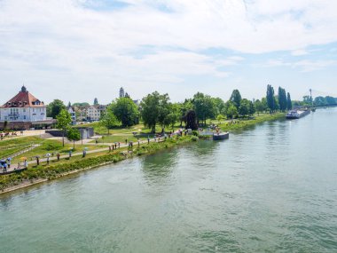 Coronavirus 'un kapanması nedeniyle Almanya' nın sınırları yeniden açtığını gösterme