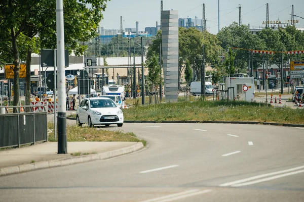 Tyskland till Frankrike med säkerhetszon på grund av COVID 19 coronavirus epidemi — Stockfoto