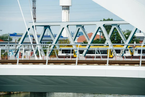 Güneybatı Alman Nakliye Şirketi SWEG 'in sarı treni. — Stok fotoğraf