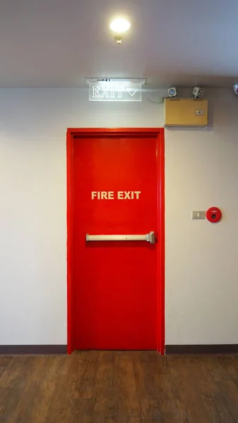 Porta de saída de incêndio de emergência . — Fotografia de Stock