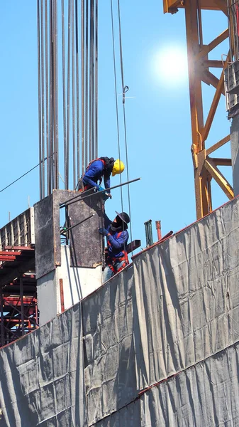 Two workers on the construction site.