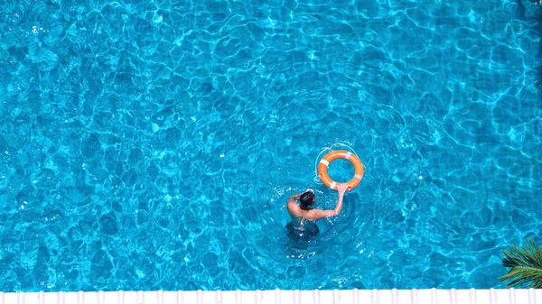 People swimming in the pool top view angle. — Stock Photo, Image