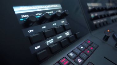 Film rengini ayarlamak için telekinezi kontrol makinesi.
