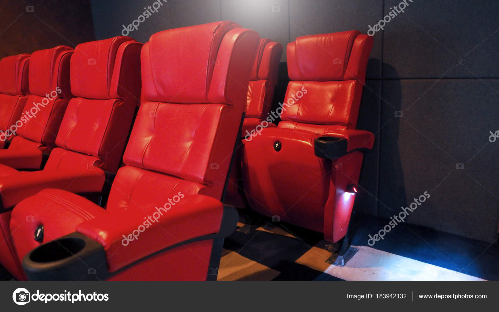 映画館 椅子 Amrowebdesigners Com