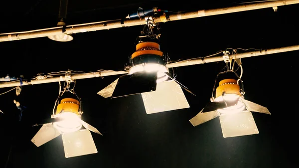 LED światła urządzeń w strzelanie studio. — Zdjęcie stockowe