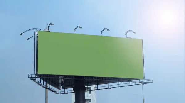 Açık hava reklam için boş billboard büyük boy. — Stok fotoğraf