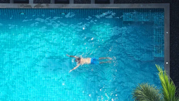 Jacuzzi streaming corner in swimming pool top view — Stock Photo, Image