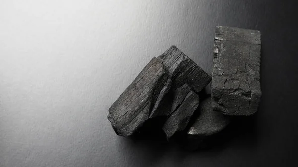 Черный Древесный Уголь Черном Фоне Вид Сверху Которые Используют Поглощения — стоковое фото