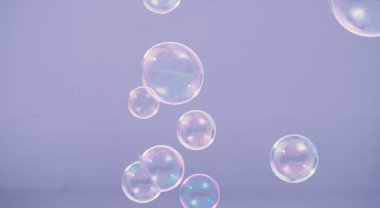 Şampuan kabarcıkları havada uçuşan rüzgar esintisi gibi. Neşeli ve neşeli anları temsil eder. Yumuşak, yumuşak, ıslak ve sabunlu görünür.