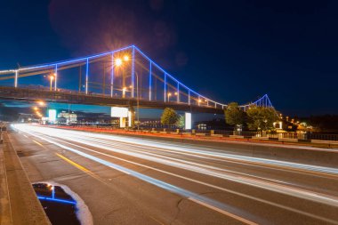 Geceleri köprülerine üzerinde trafik