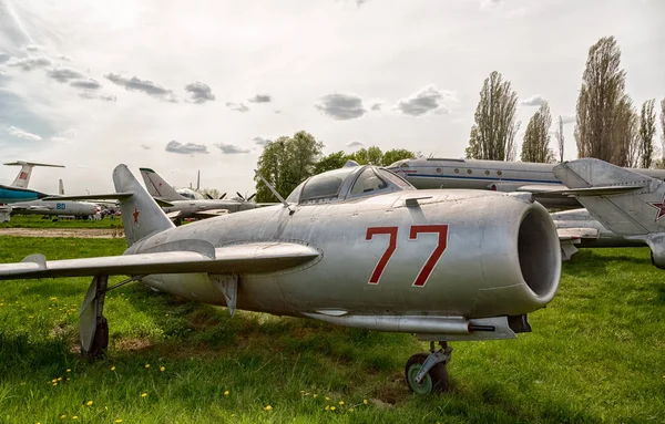 Vecchi aerei militari — Foto Stock