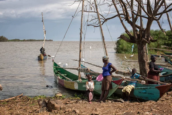 Pescadores do Lago Vitória vão trabalhar — Fotografia de Stock