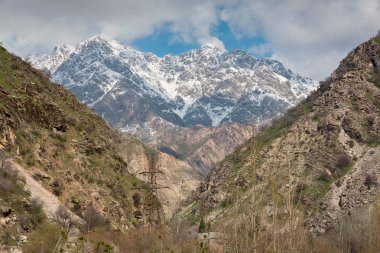 Bulutlar kar dağlar