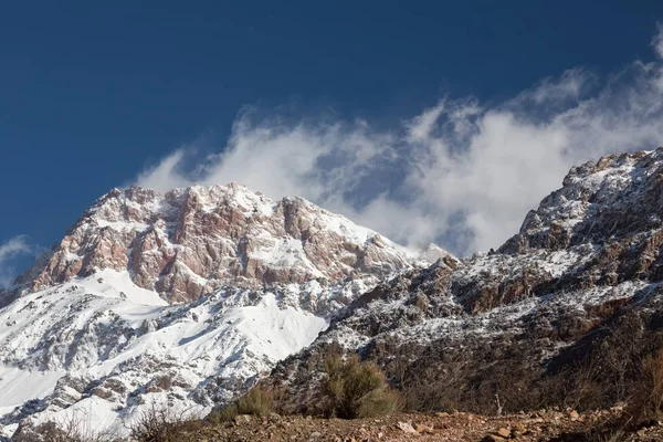 Snow-covered summits of mountains of Tajikistan — Stock Photo, Image