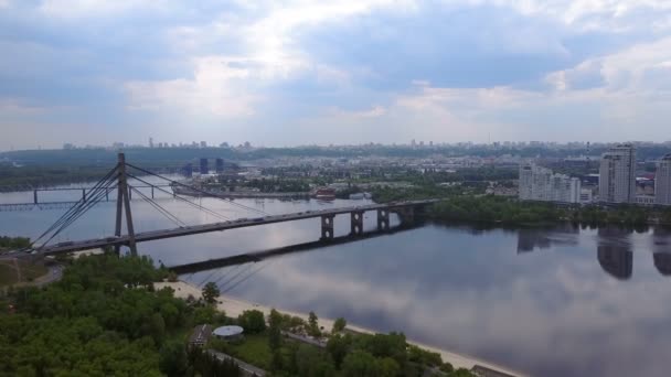 Kiev Bridge atirando com um drone — Vídeo de Stock