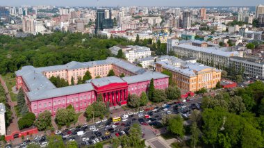 Kırmızı bina Ukrayna Ulusal Üniversitesi.