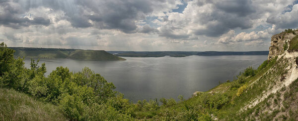 Парк Бакота, вид на реку Днестр. Украина
