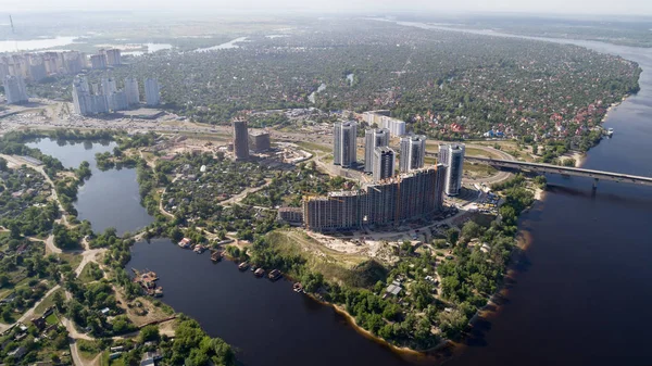 Kiev Dinyeper Nehri yakınında güzel alanı.