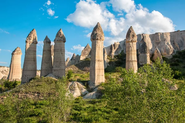 Kapadokya'nın kayalıklarla