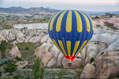 sıcak hava balonu muhteşem Kapadokya üzerinde uçan