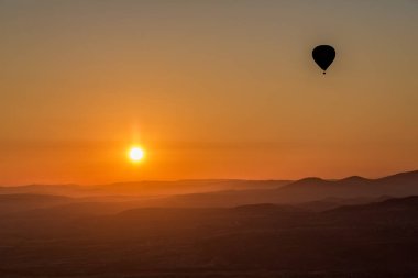 sıcak hava balonu muhteşem Kapadokya üzerinde uçan