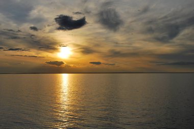 Denizde gün batımı