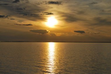 Denizde gün batımı