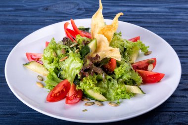 Restoran için sebze salatası