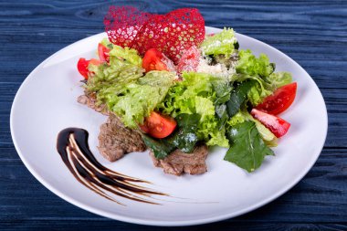 Restoran için sebze salatası