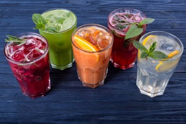 Buz ile çok renkli dondurma