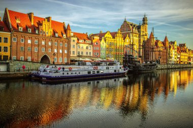 Gdansk Polonya Güneşin altında güzel eski bir şehir