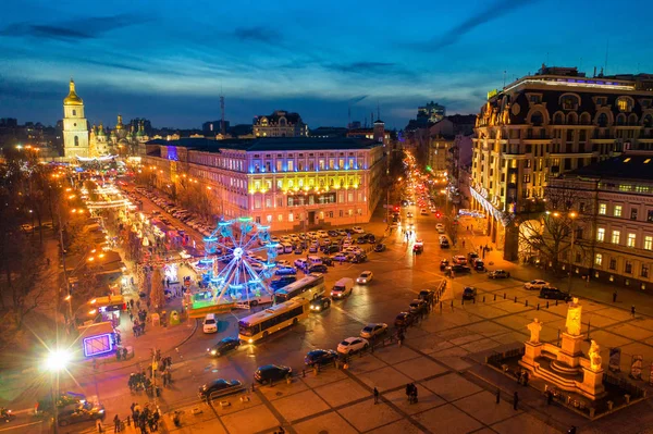 Piękny widok na Boże Narodzenie na placu Sophia w Kijów, Ukraina. — Zdjęcie stockowe