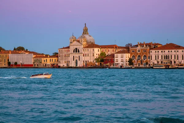Grande Canal em Veneza ao pôr-do-sol, Itália. Bela foto — Fotografia de Stock