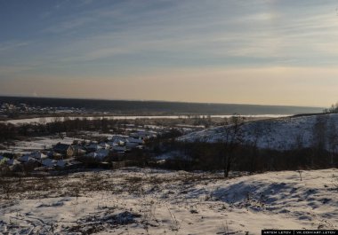 Karlı kış ormanı