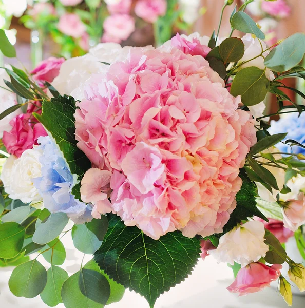 Flowers arrangement bouquet — Stock Photo, Image