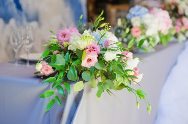 Çiçek düzenleme buketleri 