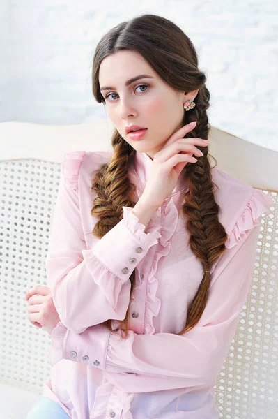 Hermosa mujer en rosa — Foto de Stock