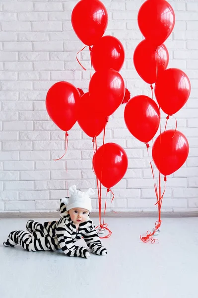 Portrait of an adorable baby girl — Stock Photo, Image