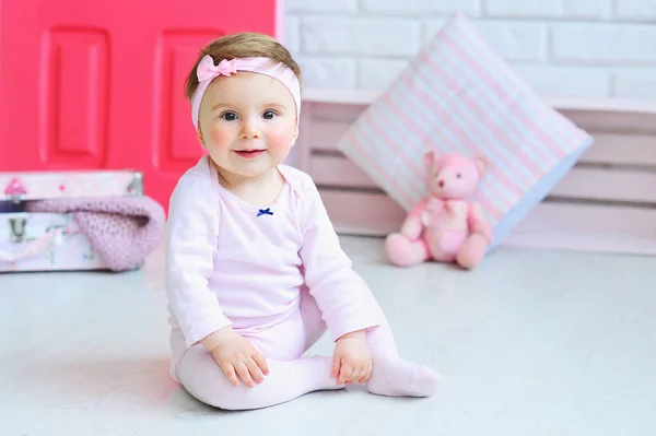 Retrato de una niña adorable — Foto de Stock