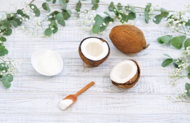 Hindistan cevizi ve Hindistan cevizi pul ile natürmort