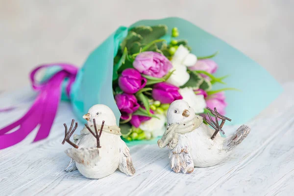 Свадебное оформление красивого нежного цветочного букета — стоковое фото
