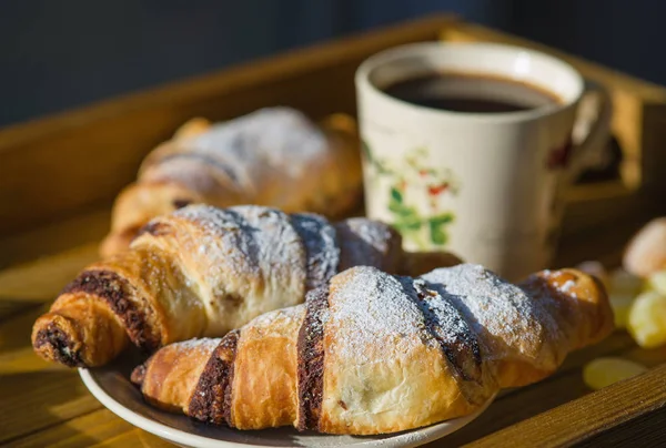 朝食のコーヒーとクロワッサン静物 — ストック写真
