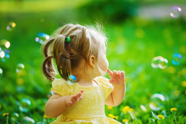 Cute little girl in spring park — Stock Photo, Image