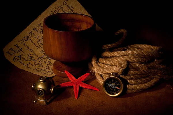 vintage pusula ile natürmort