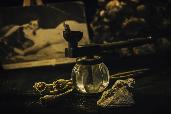 Eski fotoğraflar ve haşhaş tohumları ile hala hayat