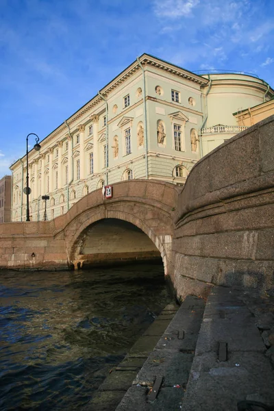 St. Petersburg 'daki Saray Köprüsü